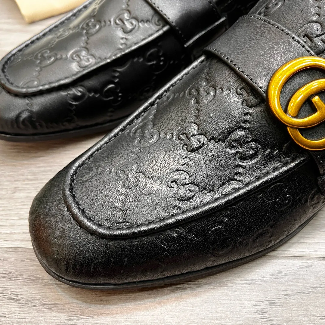 Ex-factory price: 480💰-(Gucci) men’s loafers! Genuine molded horsebit, a classic must-have for your shoe cabinet! The feet are particularly delicate! This Gucci original version is a set last, and we are consistent with the counter! Therefore, it is more comfortable in terms of last shape and comfort! Take it to the counter and compare at will! Good shoes are more than just what they make! But grasp the essence from the inside out! Material: Imported first-layer cowhide! Genuine leather outsole imported from Italy, size: 39-44 (38/45 customized, non-refundable)